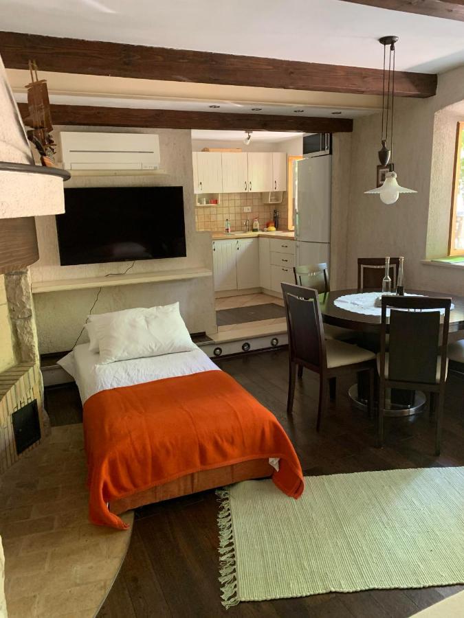 Apartments Smit Cres Bagian luar foto