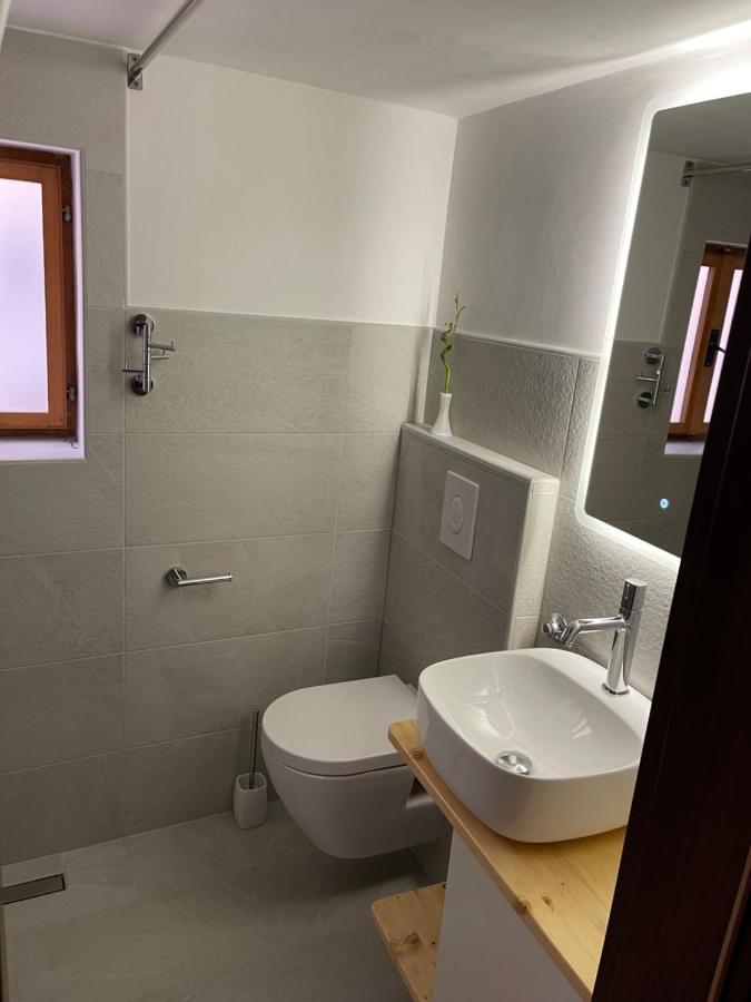 Apartments Smit Cres Bagian luar foto
