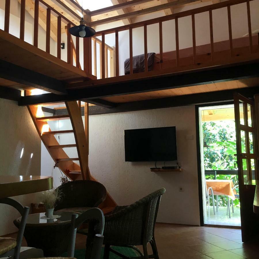 Apartments Smit Cres Bagian luar foto